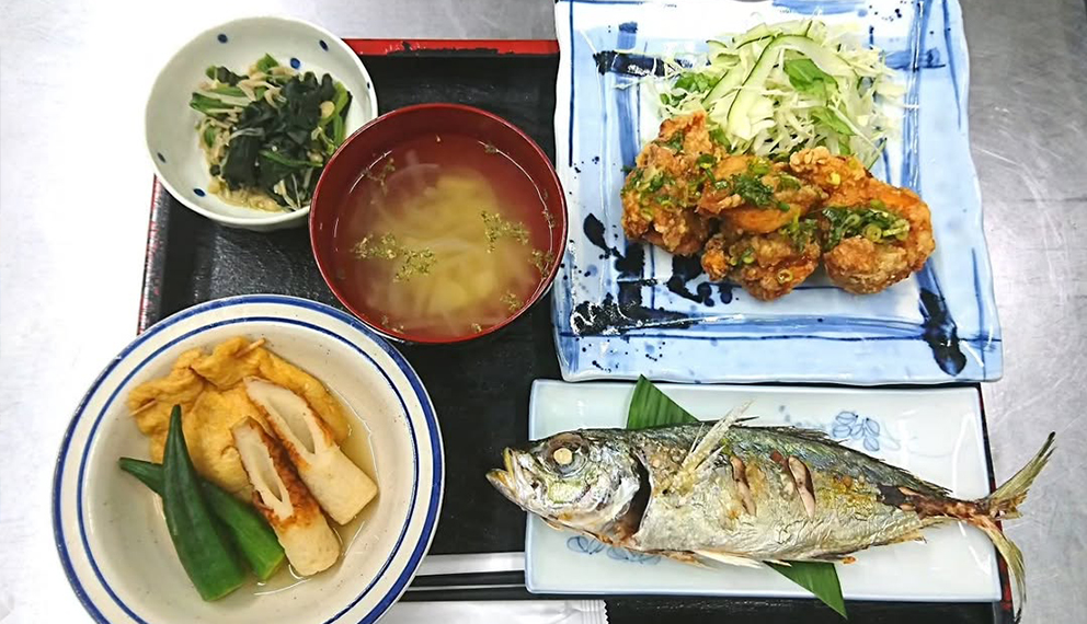 夕食